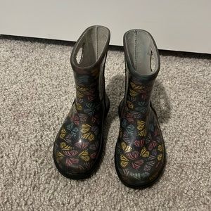 Ugg rain boots size 9